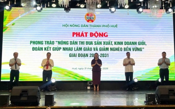 nong dan tp hue thi dua lam giau gop suc xay dung nong thon moi