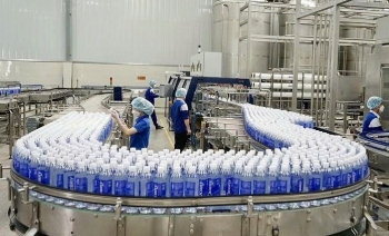 Tăng cường giám sát việc chấp hành quyết định đình chỉ hoạt động các cơ sở sản xuất nước uống đóng chai