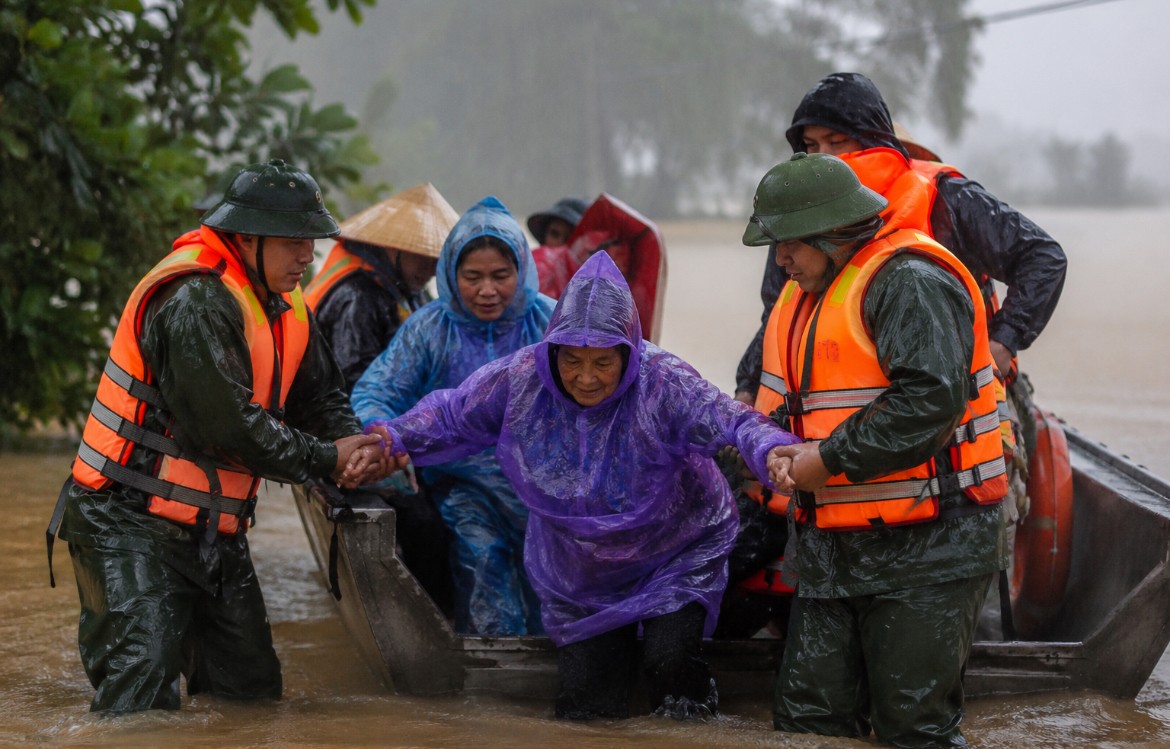 Mưa lớn diện rộng, 18 tỉnh, thành chủ động di dời dân khỏi vùng nguy hiểm