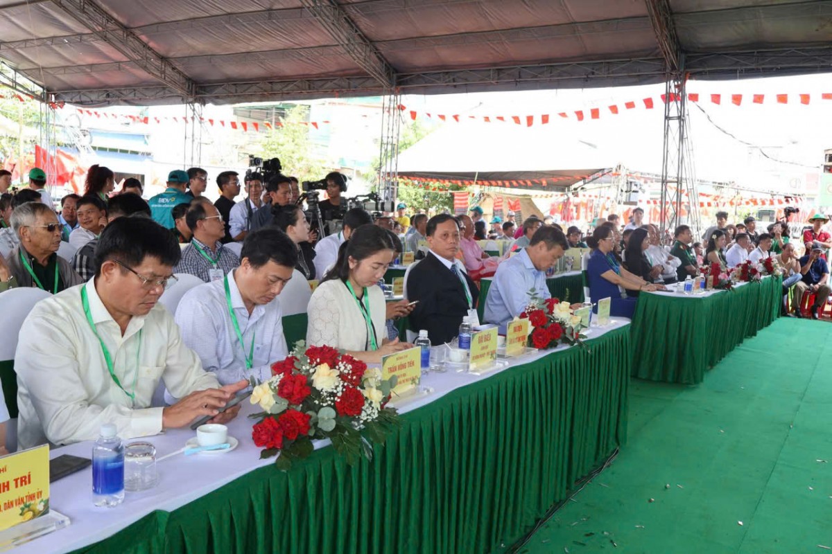 Ea Knuếc lan tỏa giá trị Lễ hội Sầu riêng Đắk Lắk kết nối văn hóa và thương mại