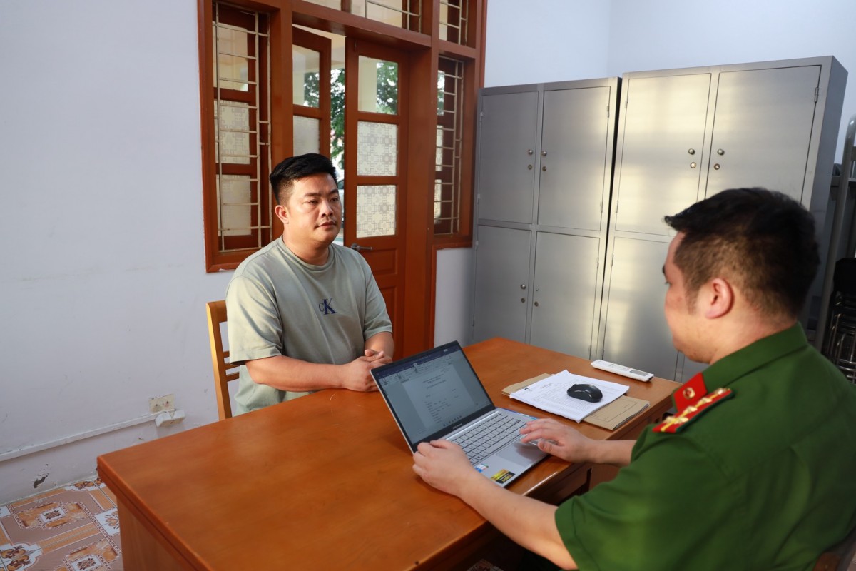 Vũ Hoàng Hải, thường gọi Hải Sapa TV, bị khởi tố, bắt tạm giam để điều tra về hành vi “Lừa dối khách hàng”. Ảnh cơ quan công an.