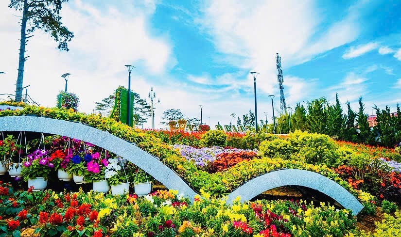day manh quang ba festival hoa da lat lan thu xi tren da nen tang