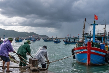 Cảnh báo áp thấp nhiệt đới có thể mạnh thành bão, Trung Bộ nguy cơ mưa lớn