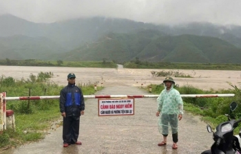 Quảng Trị: Sơ tán khẩn cấp 160 hộ dân do mưa lũ dâng nhanh trong đêm