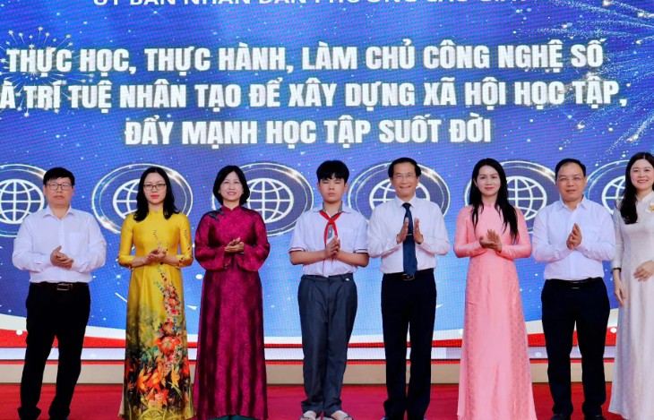 Từ chiếc mũ rơm đến AI: Hành trình học tập không ngừng ở Phường Cầu Giấy - Thành phố Hà Nội