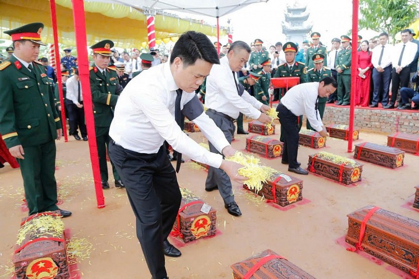 Hải Phòng trọng thể Lễ viếng, truy điệu và an táng 56 hài cốt liệt sĩ, đồng bào hy sinh tại Mả Chìa