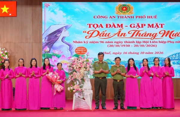 “Dấu ấn tháng Mười” khơi dậy khát vọng cống hiến của phụ nữ Công an Huế