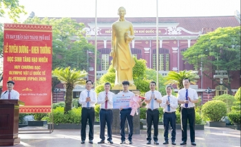 Tp. Huế tuyên dương học sinh giành Huy chương Bạc Olympic Vật lý quốc tế