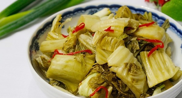 Một điều tuyệt đối tránh khi ăn dưa cải muối