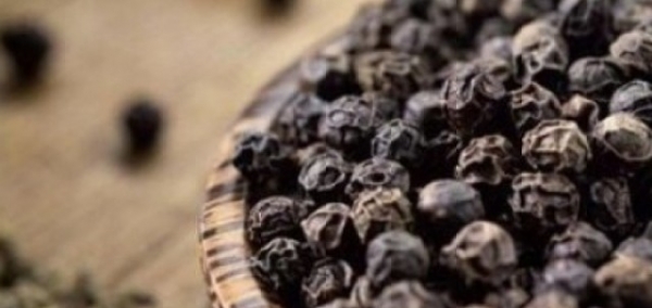 Vì sao hạt tiêu đen được xem là “vị thuốc” trong gian bếp Việt?